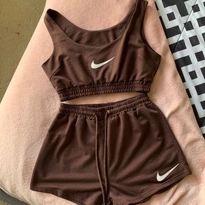 Hello, I am selling a two piece brown Nike set.